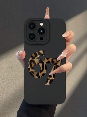 표범 무늬 숫자 67 패턴 휴대폰 케이스.하고 개성 넘치는 클래식 블랙 패턴 디자인 테마의 고급스러운 충격 방지 휴대폰 케이스입니다. 렌즈 돌출 방지 기능으로 안전하게 보호되며, 아이폰 17/17 Pro/17 Pro Max, 16, 15, 14, 13, 12, 11 Plus/Pro Max 및 시리즈, 갤럭시 S/A 시리즈와 호환됩니다. 부활절, 생일, 여자친구, 남자친구, 친구 또는 자신을 위한 선물로 좋습니다.