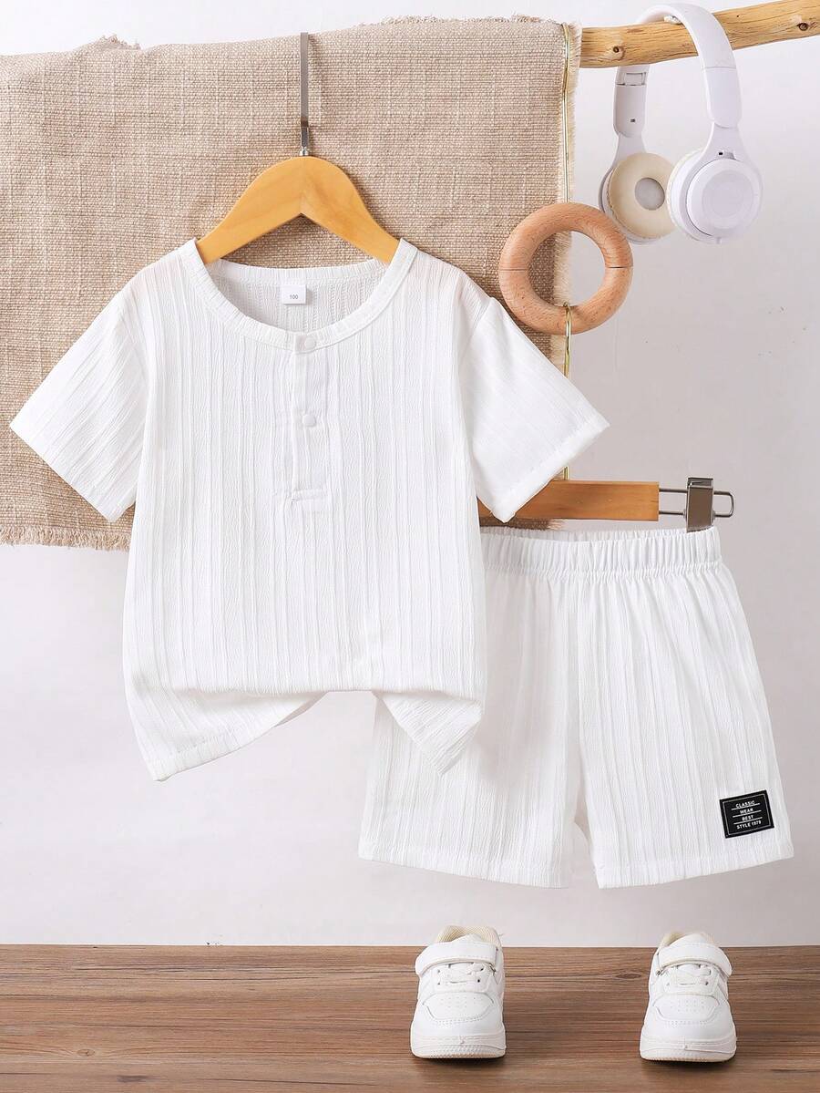 两件套夏季纯色圆领半开襟短袖T恤搭配字母贴布短裤，轻便透气，适合户外活动和日常穿着，男童服装 - 白色 - 查看 1