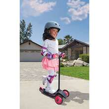 JCH-Little Tikes Patinete para Niños Lean to Turn - Plataforma Baja para Mejor Equilibrio - 3 Ruedas de Gran Estabilidad - Fácil de Conducir y Almacenar - Juego Activo para Niños y Niñas - Rosa - Rosa - Ver 7