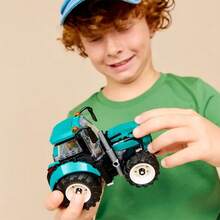 LEGO 乐高城市系列拖拉机拼搭玩具 - 适合7岁及以上男孩女孩的农场角色扮演车辆 - 带农民人仔的拖拉机玩具 - 生日礼物之选 - 60498