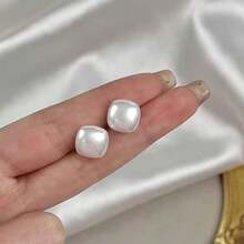 1 Đôi bông tai vuông đính đá kiểu Pháp cổ điển, thanh lịch dành cho nữ, bông tai vuông đính ngọc trai giả mới năm 2026, bông tai sang trọng mùa thu/đông. - Nhiều màu - Xem 6