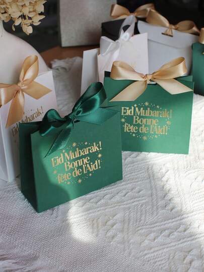 5件套开斋节多语言礼品袋套装，颜色随机（绿/白/灰），印有金色“Eid Mubarak & Bonne Fête De L'Aid”字样和缎带蝴蝶结，是开斋节庆祝活动、伊斯兰节日回礼、开斋晚宴礼品袋、婚礼宾客礼品的理想之选。