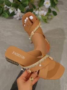 女士高跟凉鞋，交叉绑带高跟凉鞋，2026新款沙滩度假风拖鞋，休闲流苏装饰高跟凉鞋，贝壳珍珠装饰，白色高跟凉鞋，时尚优雅