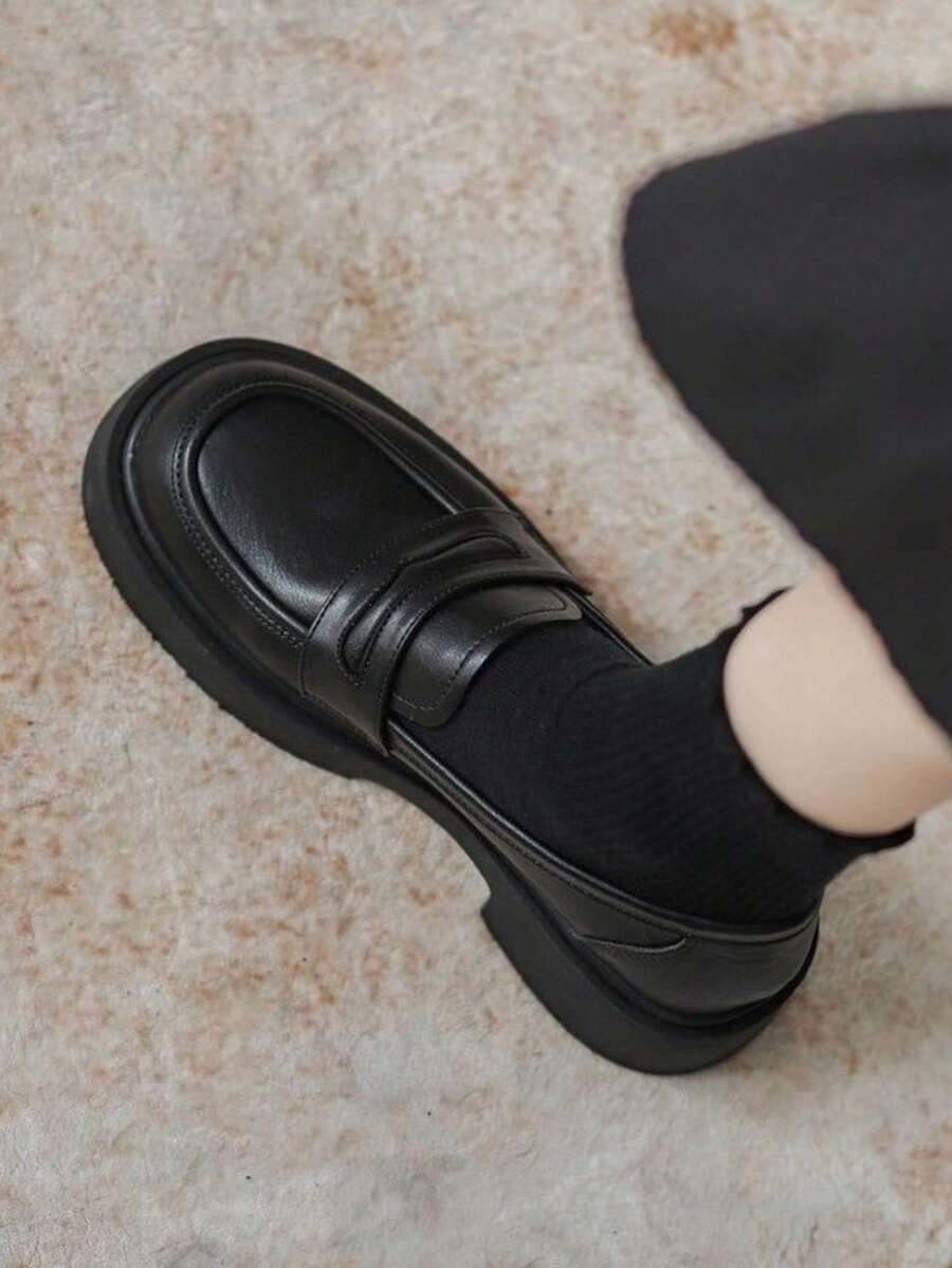 Spetsiga tå djupa V-klackade pumps, tjocka klackar med rosett, mångsidiga damskor, modeläderskor - Svart - Visa 1