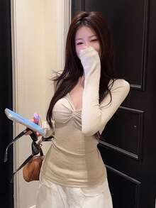 女士V领扭结褶皱前片长袖修身T恤，百搭显瘦 - 杏色 - 查看 3