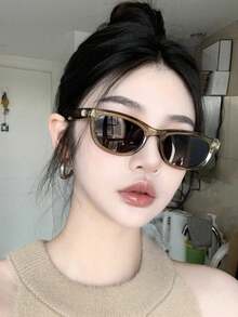 男女皆宜的经典驾驶眼镜，采用聚碳酸酯镜框和树脂镜片，时尚有型。 - 深灰色 - 查看 1