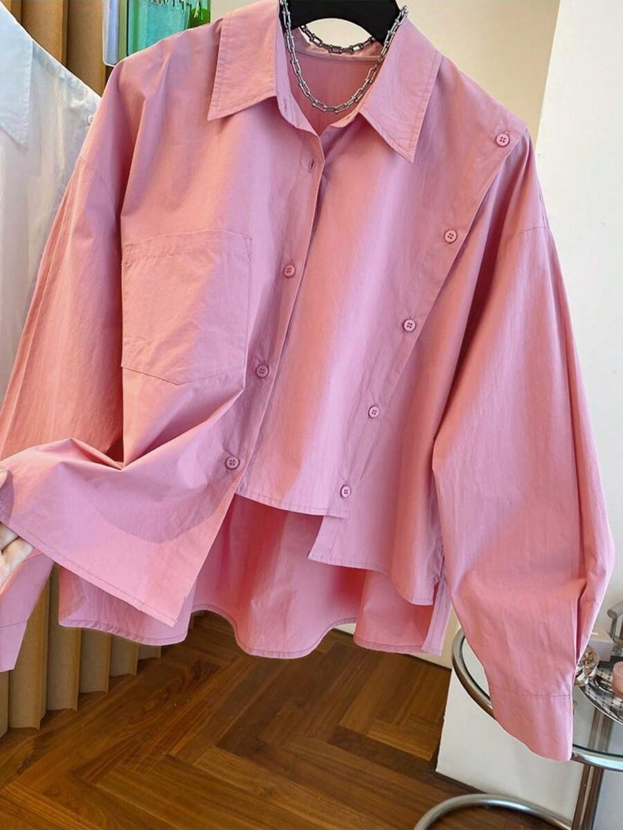 大码女式不对称下摆衬衫，宽松版型，纯色前扣口袋长袖上衣，优雅休闲办公装，适合春、夏、秋、冬四季穿着，粉色等多种颜色可选，是节日、情人节、返校、毕业典礼的理想之选。 - 粉色 - 查看 1