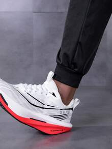 1双男士运动鞋，弹性EVA鞋底，白红双色，系带休闲运动鞋，带碳纤维板支撑，适合日常通勤、休闲、公路跑步 - 彩色 - 查看 11