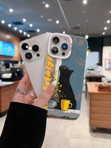 Gato negro mirando hacia arriba junto a flores y café. Esta elegante funda es compatible con los modelos  17, 16, 15, 14 Pro Max, 13, 12, 11, XR y XS Plus. Fabricada en silicona de vidrio, ofrece protección contra golpes y caídas, además de una sensación superior. Es un regalo ideal para familiares, amigos y seres queridos, y una opción perfecta para Año Nuevo. - Plateado - Ver 3