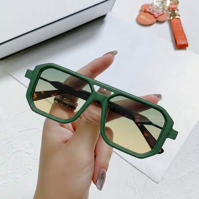 1副女士塑料多色方形飞行员时尚眼镜，非常适合街头摄影、海滩派对和热带海滩度假。这款休闲、复古、优雅、美观又时尚的眼镜适合所有脸型，是理想的情人节礼物。