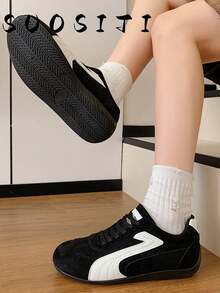 Women's Comfortable Lightweight Black Flat Non-Slip Outdoor Sports Casual Student Running Sneakers