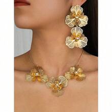 1 Pair Women's Vintage Elegant Metallic Gold Textured Floral Pendant Earrings - Yellow Gold-3 - View 2