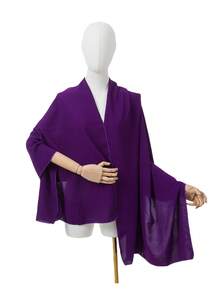 1件纯色休闲涤纶披肩，四季皆宜