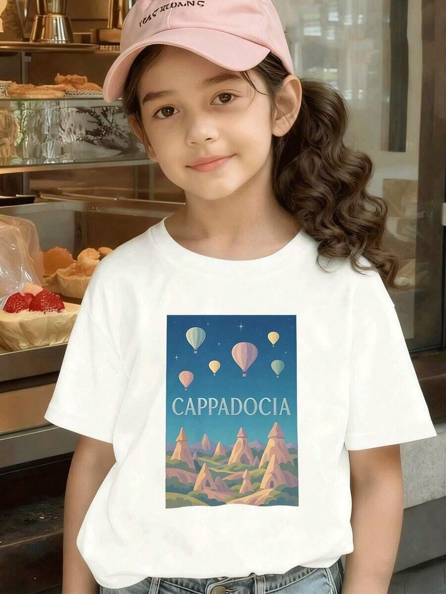 Paisaje de formaciones rocosas únicas con globos aerostáticos sobre Cappadocia evocando aventura y libertad camiseta para niña% algodón confortable - Blanco - Ver 1