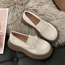 Zapatos de cuero pequeños de estilo británico, mocasines de plataforma con suela gruesa y punta redonda, vestido a juego de perlas estilo francés, primavera 2025 para mujeres - Negro - Ver 1