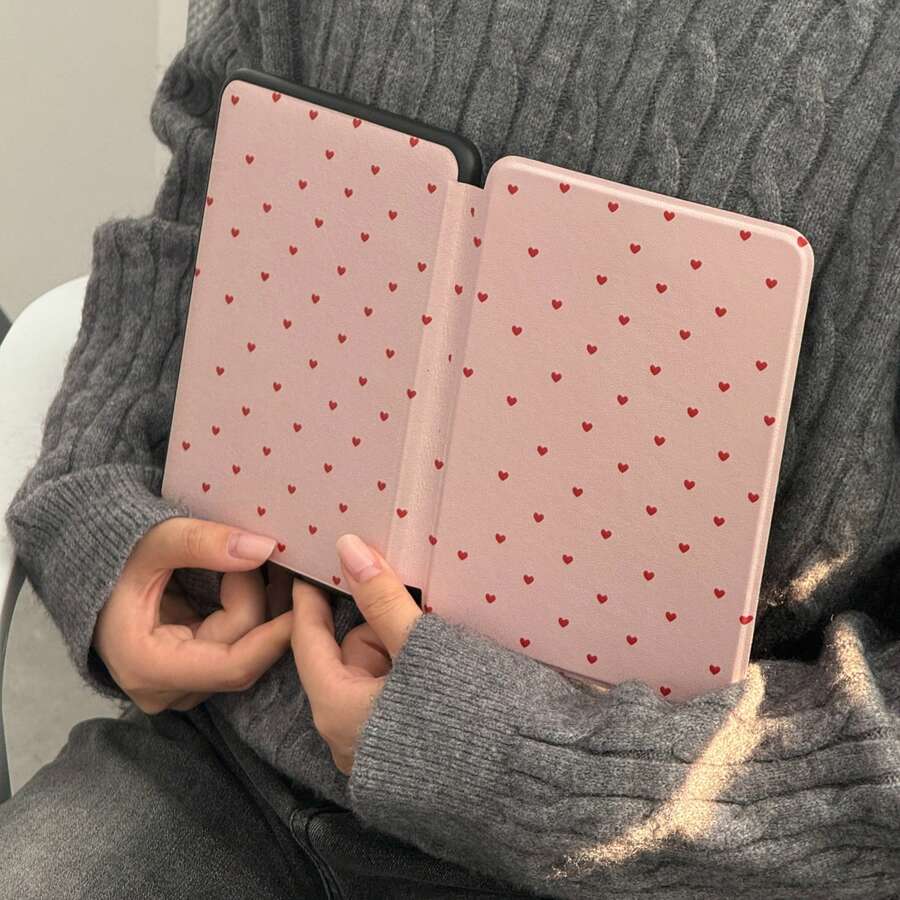 兼容 Kindle 电子阅读器的保护套，手持书本造型，红色爱心图案，适用于 Kindle Paperwhite 5/6/7 代、Paperwhite 10/11/12 代、Kindle (Colorsoft) 10/11/12 代及其他热门型号，Kindle 配件/情人节礼物 - 彩色 - 查看 1