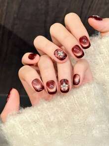 10片手工方形亚克力按压式美甲，短款，柔和酒红色渐变，亮泽猫眼，镶嵌小水钻十字架，前卫优雅简约的秋季美甲，秋季按压式美甲，冬季假指甲，情人节美甲，派对日常及约会适用，海滩热带度假风，DIY假指甲艺术，适合女性和女孩作为礼物美甲用品 - 酒紅色 - 查看 3