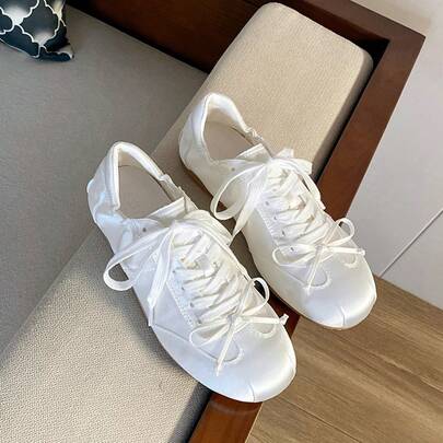 春季新款白色蝴蝶结缎面牛津鞋，女士软底舒适系带休闲鞋，适合日常通勤