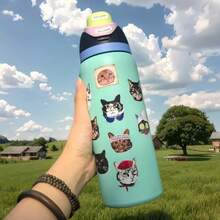 32oz Printed Insulated Water Bottles Features A Variety Of Eye-Catching Designs, Including Colorful Floral And Cartoon Patterns. The Portable Handle Fits Into Car Cup Holders, And The Large 32-Ounce Capacity Is Enough To Meet Your Hydration Needs Throughout The Day. It's A Stylish And Practical Drinking Companion For Commuting, The Office, Outdoor Camping, And Road Trips. - Màu xanh nhạt - Xem 2