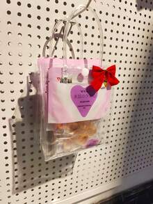 20 túi quà bằng nhựa trong suốt có quai xách và nơ đỏ - Túi đựng quà bằng PVC trong suốt có thể tái sử dụng cho đám cưới, họp mặt bạn bè, tiệc sinh nhật. - Trong sáng - Xem 10