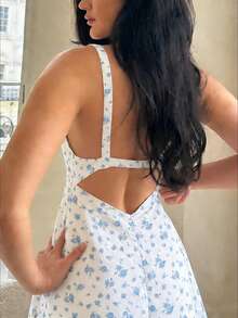 女士夏季碎花露背弹力吊带迷你连衣裙，适合日常穿着、海滩度假和摄影，优雅时尚。 - 藍白色 - 查看 2