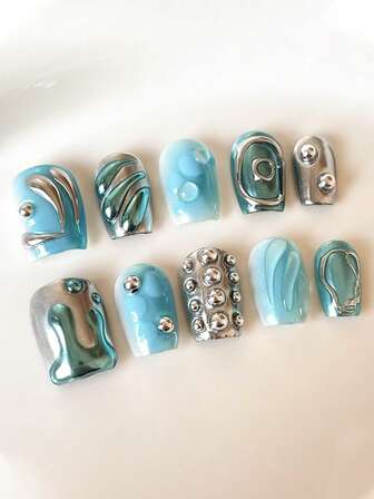 10 st. Y2K söta & coola blå sjöjungfru-nagelklistermärken, krom-silver flytande akryl-press-on korta kista-naglar, 3D-metallnit heldäckande nageltippar, musikfestivalfest