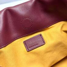 Burgundy Red Drawstring Bucket Bag For Women, Soft Textured Leather Shoulder Bag With Interwoven Gold Chain Strap, Knot Detail Crossbody Purse, Everyday Tote Handbag - Burdeos - Ver 8