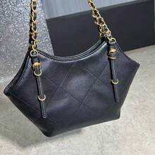 Black Quilted Leather Bag, Women's Diamond Stitched Crossbody Bag, Versatile Daily Large Capacity Gold Chain Strap Shoulder Bag - Negro - Ver 4