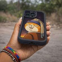 Funda para iPhone perro divertido estilo arte clásico reinterpretado, diseño gracioso y expresivo, carcasa original y llamativa, regalo creativo para amantes de los perros y el humor, ideal para sorprender con algo diferente | iPhone11/12/13/14/15/16/17 Plus/Pro/Pro Max - Beis - Ver 3