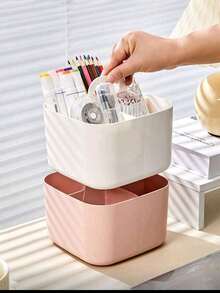 可堆叠收纳盒，适用于浴室、办公室、手工用品或学习用品。便携式手持收纳盒，可放置于浴室桌面。化妆品收纳盒，含眼影、化妆刷。多功能收纳架。开学季必备