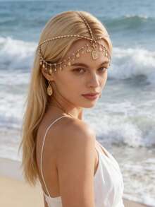 时尚简约的扇贝形合金金属链，搭配流苏和水晶几何圆形吊坠项链，适合女性佩戴。可作为派对礼物（手工制作，链长可定制，水晶数量不限），也可作为头饰、准新娘礼物或女士发饰。