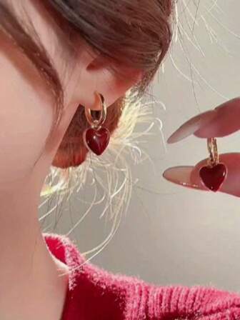 复古釉面心形耳环，简约心形设计，高度个性化，完美适用于婚礼、派对和日常佩戴。也是情人节、生日、开学季、母亲节和其他特殊场合的理想礼物。