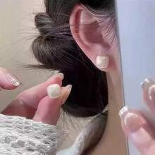 1 Đôi bông tai vuông đính đá kiểu Pháp cổ điển, thanh lịch dành cho nữ, bông tai vuông đính ngọc trai giả mới năm 2026, bông tai sang trọng mùa thu/đông. - Nhiều màu - Xem 9