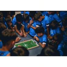 PLAKKS.| Juego de Mesa de fútbol| De 3 a 99 años| De 2 a 4 Jugadores| para niños y Adultos| Juego de Madera| Juegos educativos y de Habilidades| para Toda la Familia| Futbolín - 1 - Ver 8