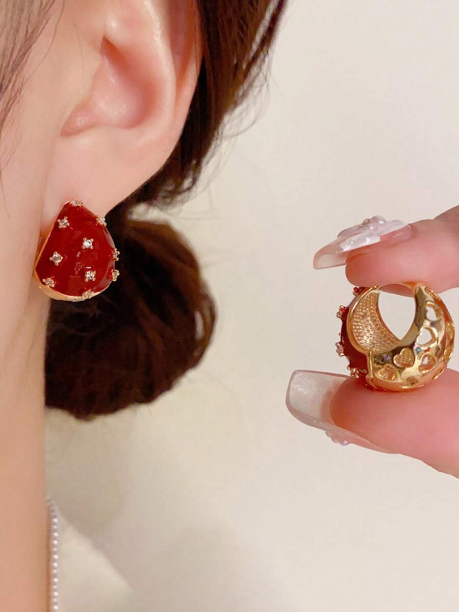 一对复古法式水晶镶嵌镂空水滴耳环，优雅百搭，适合女性，也适合派对佩戴。 - 彩色 - 查看 1