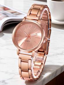 四件套女士石英表套装，搭配金色配饰（包含一枚玫瑰金金属表带简约表盘石英表、一条镶钻手链、一条心形装饰手镯和一条无限符号钻石手链）。套装以玫瑰金为底色，点缀闪耀钻石。腕表采用金属表带和简约表盘设计，而首饰则融入了心形和无限符号元素。 - 玫瑰金 - 查看 2