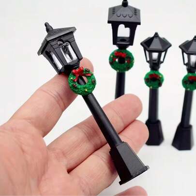 3 piezas Postes de lámpara de calle miniatura de Navidad con decoración de corona navideña, coleccionables decorativos de temporada, material de plástico, sin necesidad de electricidad