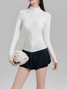 Traje de baño de dos piezas minimalista en blanco y negro para mujer, traje de baño de manga larga premium, conjunto 2 en 1 de falda de playa y pantalones cortos, adecuado para nadar y ciclismo - Blanco y Negro - Ver 6