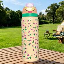 0walla 32oz Insulated Water Bottle Features A Vibrant Printed Design, Making It Stylish And Attractive. It Keeps Beverages Hot Or Cold For Up To 24 Hours. The Bottle Features A One-Touch Opening And A Built-In Straw, Offering Two Ways To Drink. A Convenient Handle Makes It Easy To Carry. The Large Capacity Meets Your Daily Hydration Needs, Making It A Fashionable And Practical Water Bottle Perfect For Commuting, Work, And School. - 米色 - 查看 2