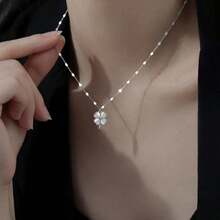1pc Fashionable Minimalist Four-Leaf Clover Necklace, Delicate Clavicle Chain, Unique High-End Necklace Gift For Friends