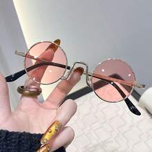 1副复古圆形果冻色时尚眼镜，适合海滩、度假、街头、派对、摄影等各种场合，四季皆宜。