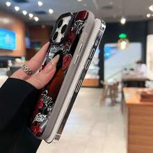 Carátula del álbum  con estética roja. Esta elegante funda es compatible con los modelos  17, 16, 15, 14 Pro Max, 13, 12, 11, XR y XS Plus. Fabricada en silicona TPU, ofrece protección contra golpes y caídas, además de una sensación superior. Es un regalo ideal para familiares, amigos y seres queridos, y una opción perfecta para Año Nuevo. - Negro - Ver 6
