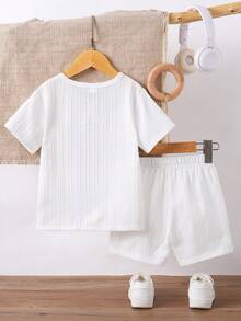 两件套夏季纯色圆领半开襟短袖T恤搭配字母贴布短裤，轻便透气，适合户外活动和日常穿着，男童服装 - 白色 - 查看 2