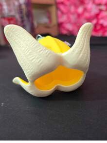 1  Encantador    Llavero Porta Gel   En Forma  Cascara de Plátano   Silicona