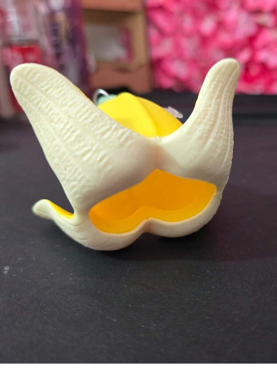 1  Encantador    Llavero Porta Gel   En Forma  Cascara de Plátano   Silicona