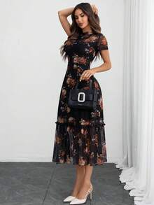 Đầm maxi nữ phong cách Gothic thanh lịch màu đen, họa tiết hoa nhiều màu sắc, cổ tròn, tay ngắn, viền bèo nhún ở eo. - Nhiều màu - Xem 6