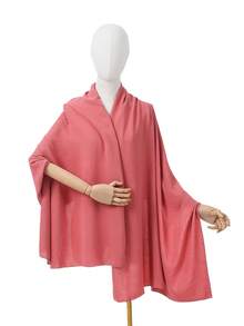 1件纯色休闲涤纶披肩，四季皆宜
