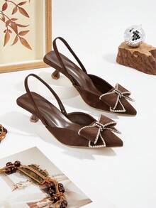 Sandalias de tacón de gatito con punta puntiaguda y decoración de lazo de rhinestone para mujer, elegantes y de moda para fiestas y vestidos formales, de tacón bajo - Marrón - Ver 1
