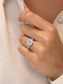 Conjunto de anéis de luxo com zircônias cúbicas brilhantes em caixa de presente, joias da moda para mulheres, ideais para festas e eventos noturnos. Feitos de cobre, não desbotam e são hipoalergênicos. Presente perfeito para as festas de fim de ano. - Prata - Ver 3