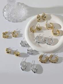 1-9 对金银混合几何亮面耳夹，采用优质树脂材料制成，适合日常通勤佩戴。 - 金色 - 查看 3